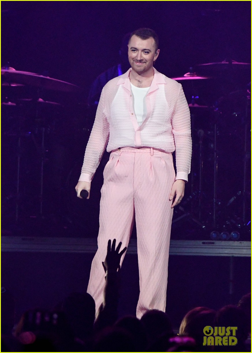 Normani Performs 'Dancing With A Stranger' Live With Sam Smith For The First Time - Watch Now!