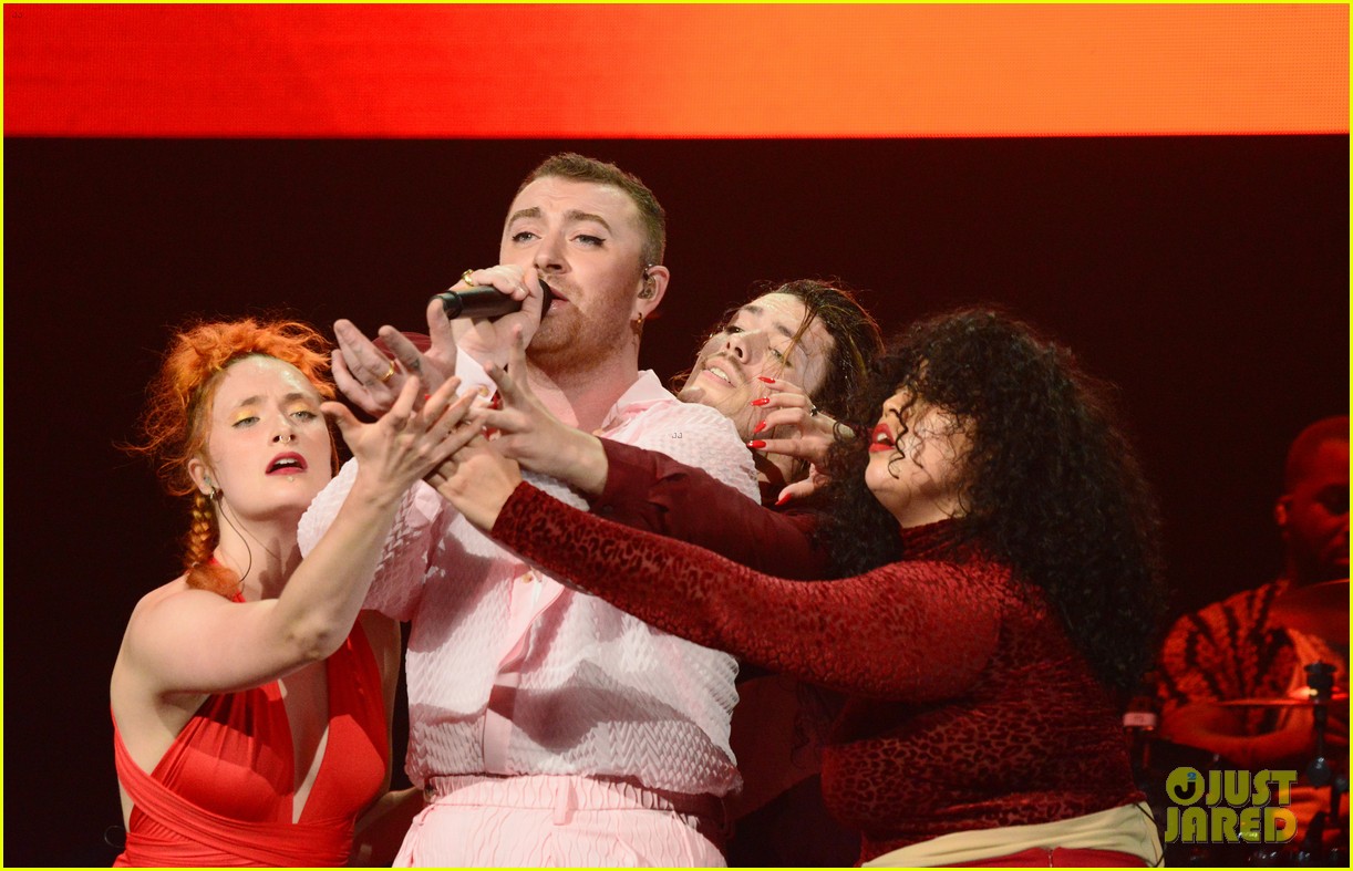 Normani Performs 'Dancing With A Stranger' Live With Sam Smith For The First Time - Watch Now!