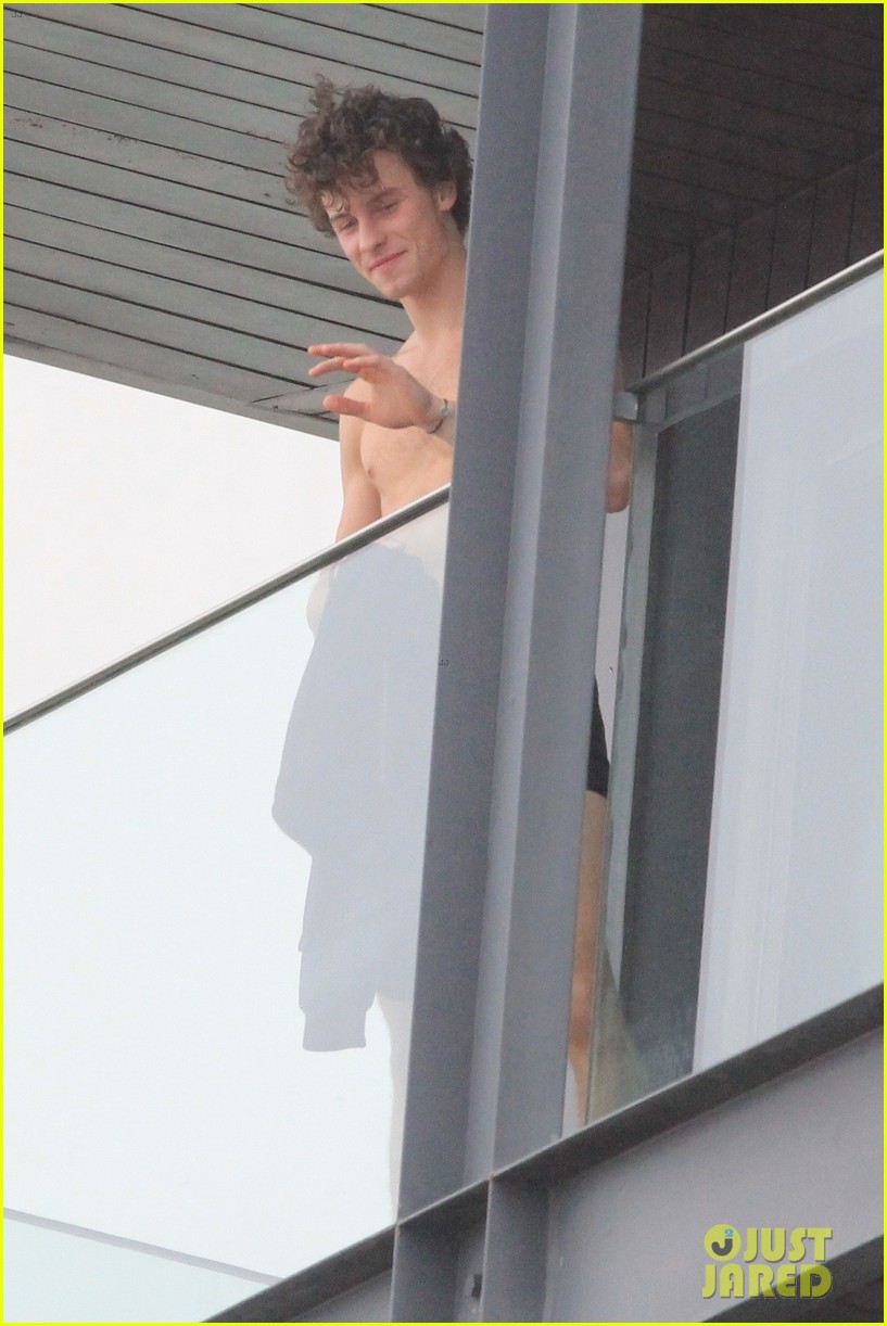 Shawn Mendes Wears Only Underwear While Waving to Fans in Rio!