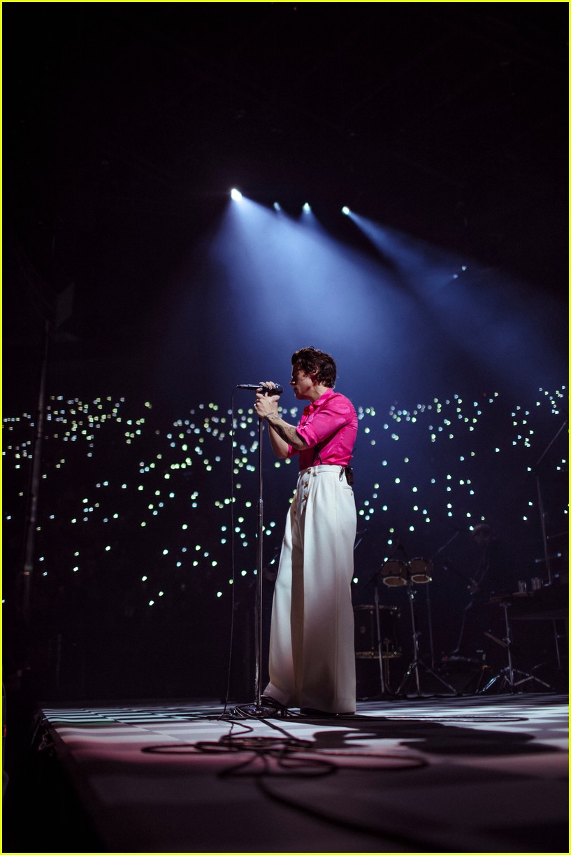 Harry Styles Performs New 'Fine Line' Album in Full at The Forum Show!