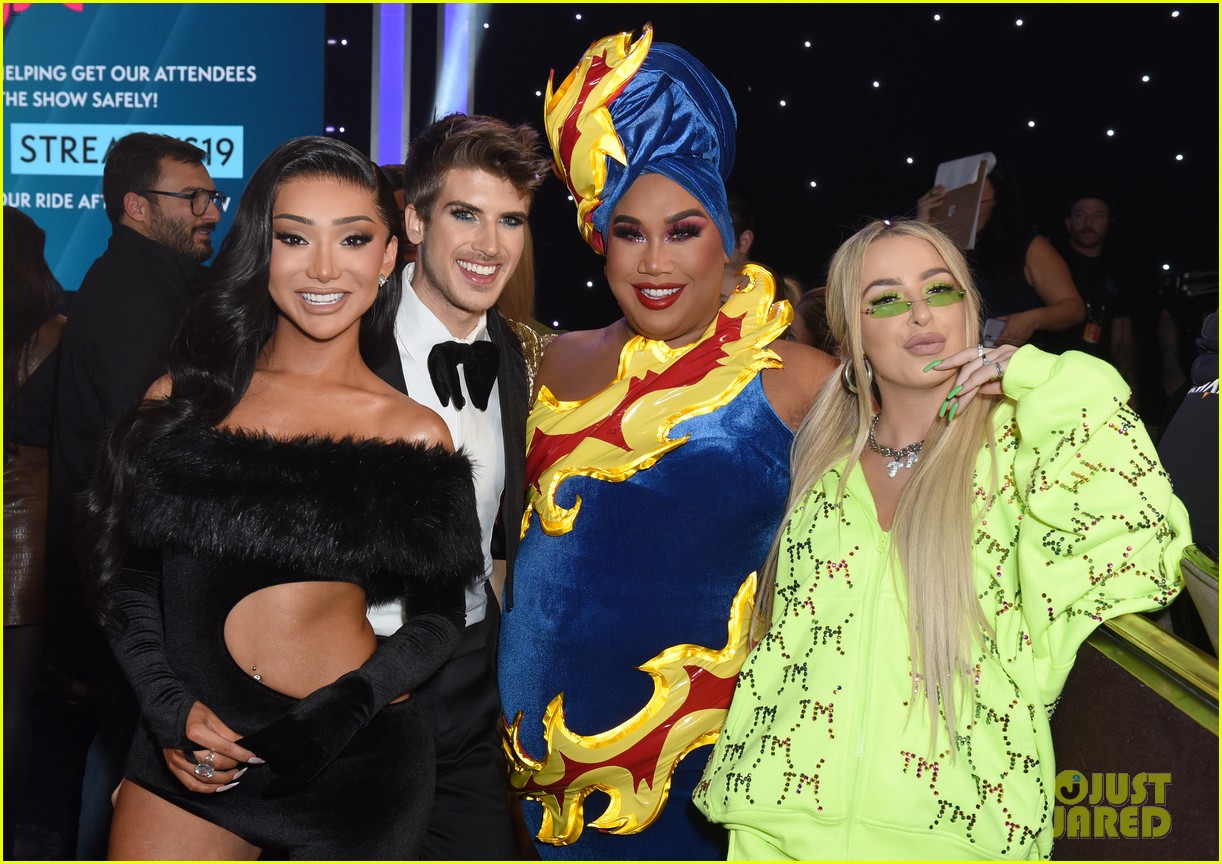 Tana Mongeau Wins Creator of the Year at Streamy Awards 2019!