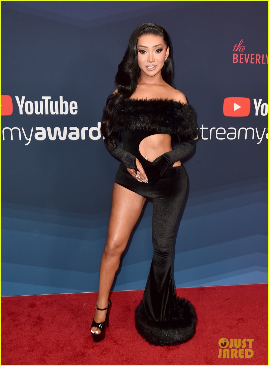 Tana Mongeau Wins Creator of the Year at Streamy Awards 2019!
