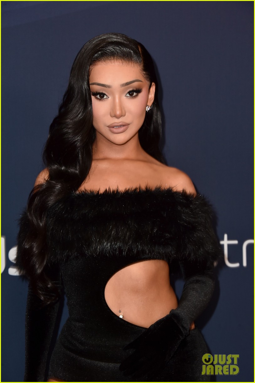 Tana Mongeau Wins Creator of the Year at Streamy Awards 2019!