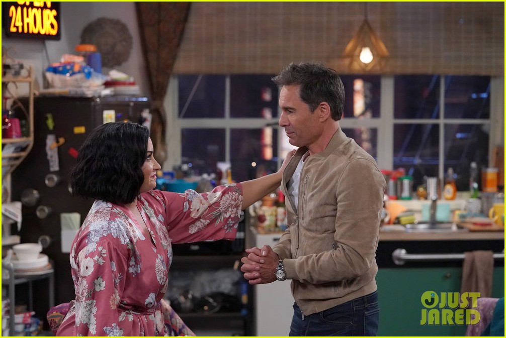 Demi Lovato Makes 'Will & Grace' Debut On Midseason Premiere
