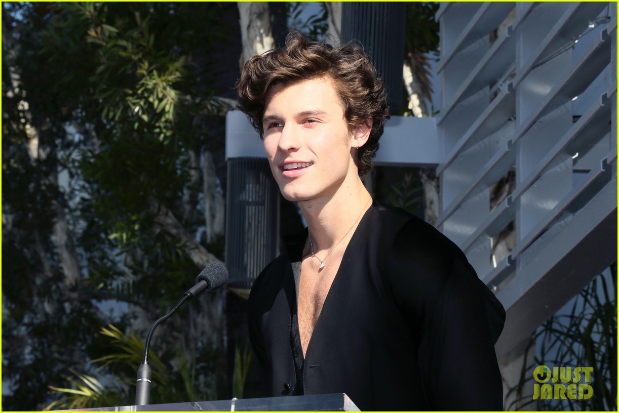 Justin Bieber Joins Hailee Steinfeld & Shawn Mendes at UMG's Chief Lucian Grainge Walk of Fame Ceremony!