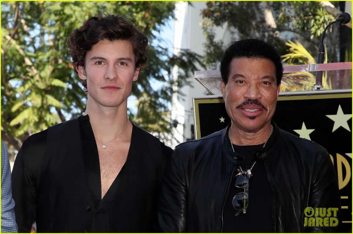 Justin Bieber Joins Hailee Steinfeld & Shawn Mendes at UMG's Chief Lucian Grainge Walk of Fame Ceremony!