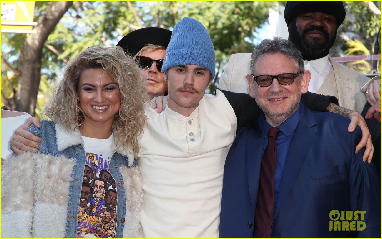 Justin Bieber Joins Hailee Steinfeld & Shawn Mendes at UMG's Chief Lucian Grainge Walk of Fame Ceremony!
