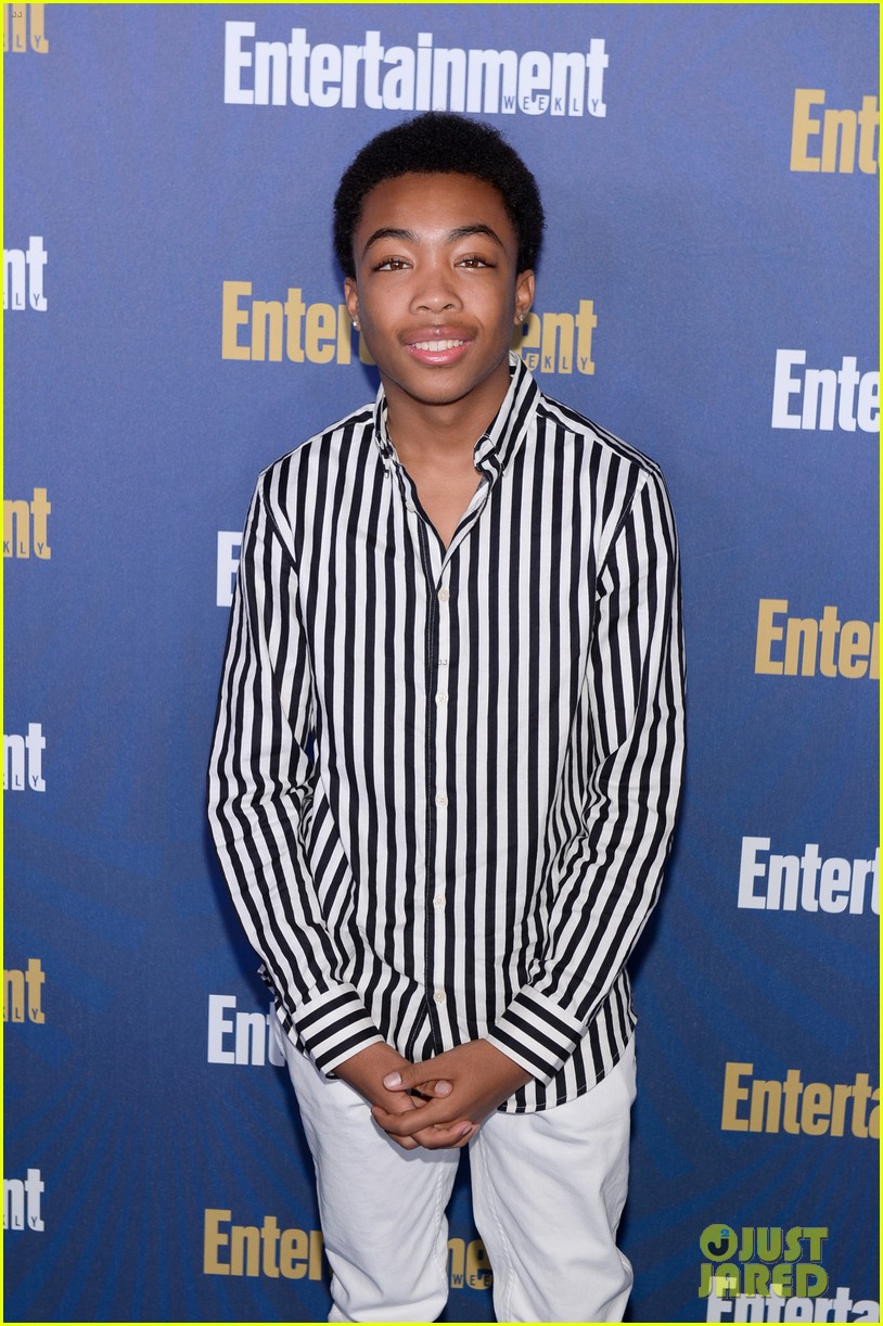 Joey King, Dove Cameron & More Celebrate SAG Award Nominations at 'Entertainment Weekly' Party