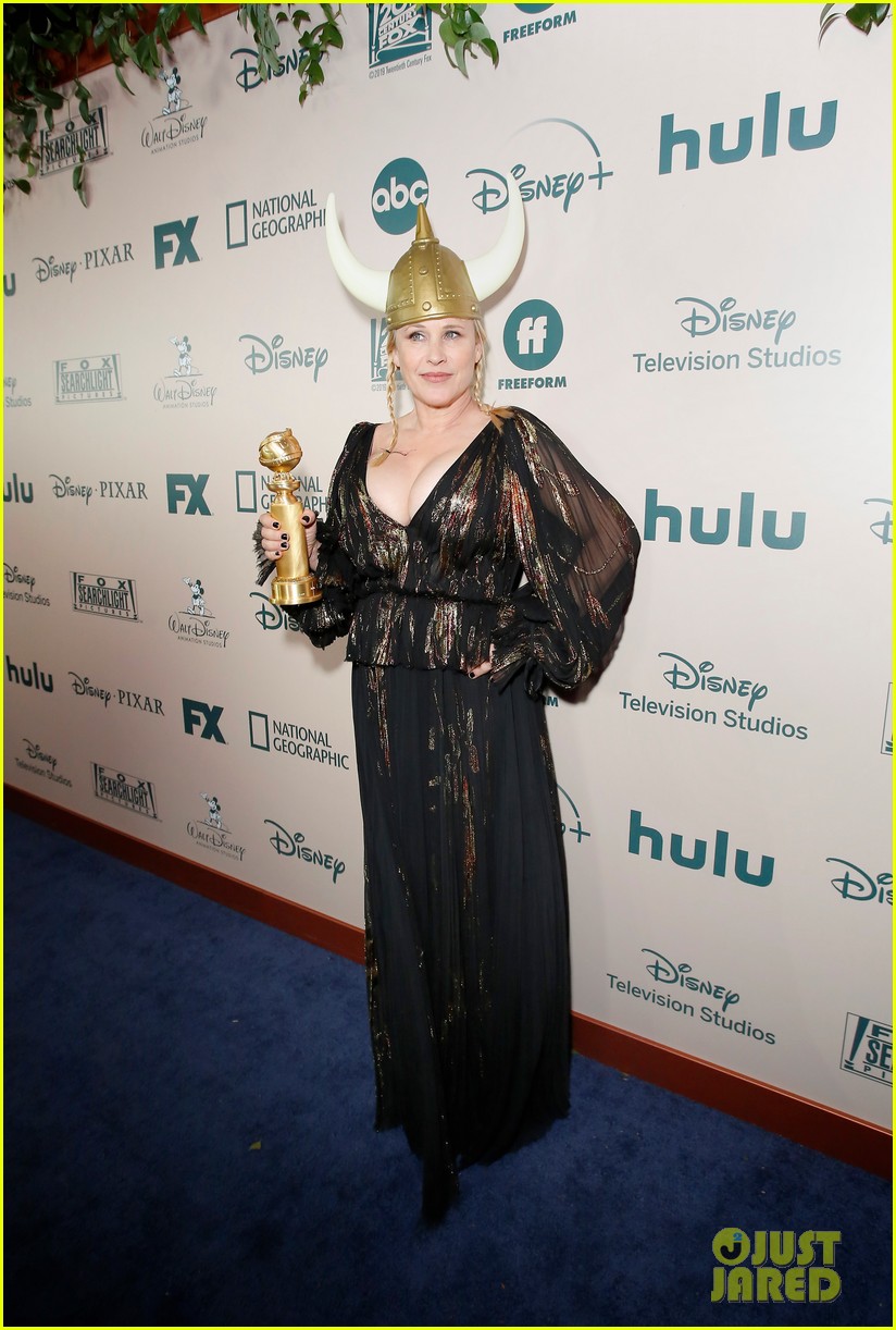 Joey King Details the Moment When Patricia Arquette Accidentally Gave Her a Bruise at the Golden Globes