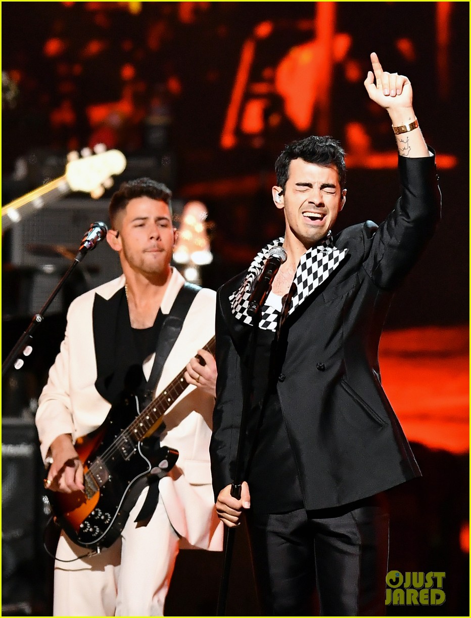 Jonas Brothers Kick Off Grammys Weekend with MusiCares Performance!
