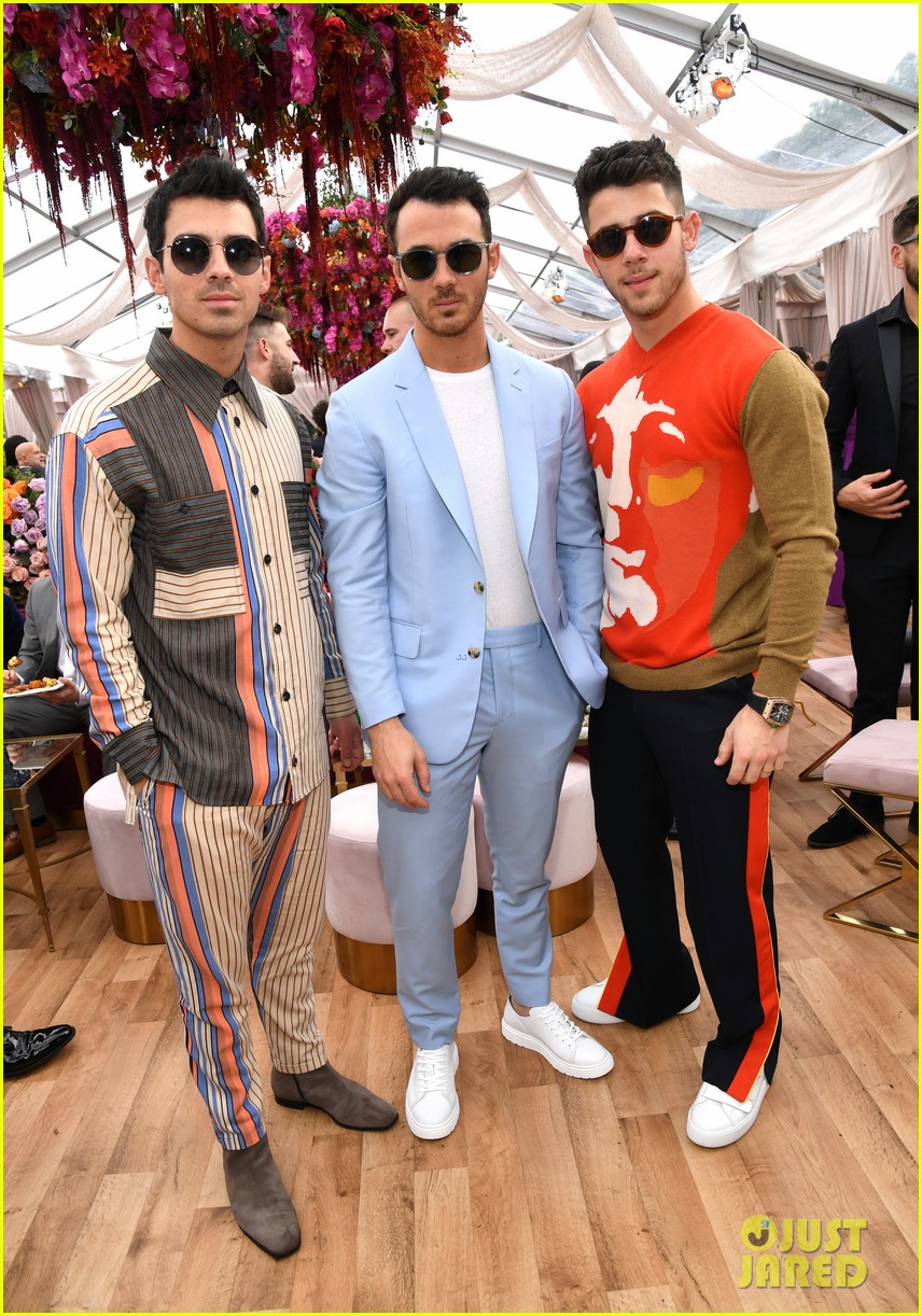 Jonas Brothers, Dua Lipa, & Hailee Steinfeld Attend Roc Nation's Pre-Grammys Brunch!