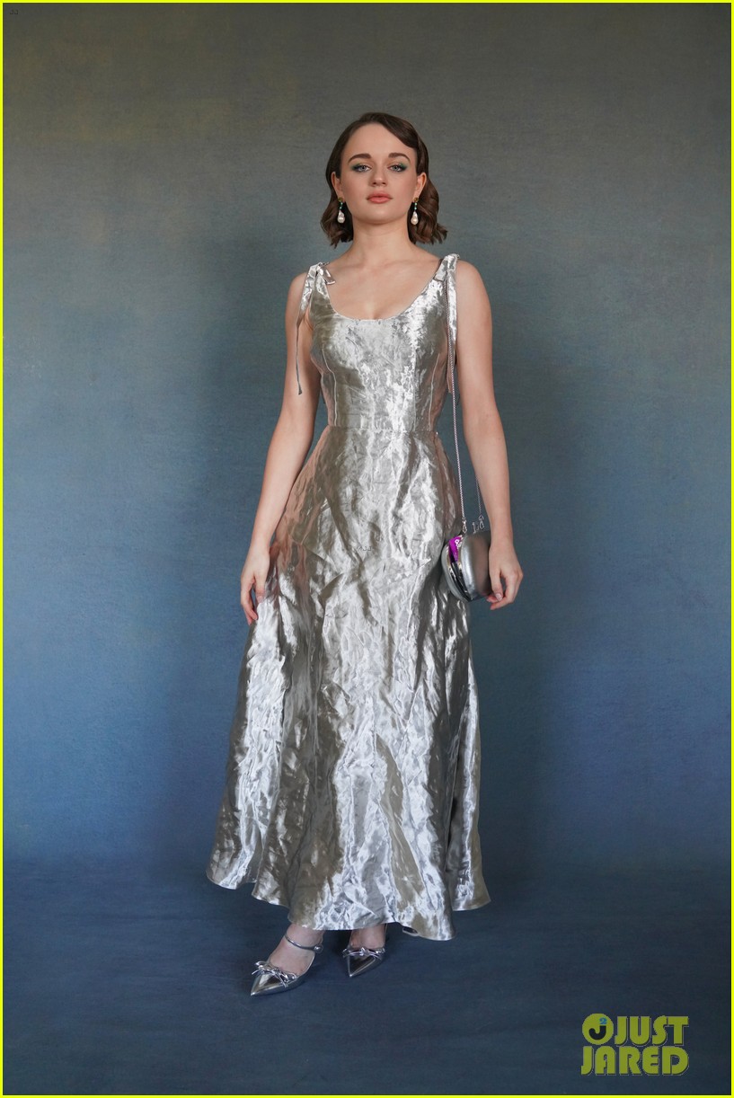 Joey King Brings a Box of Good n Plenty to Critics' Choice Awards 2020!