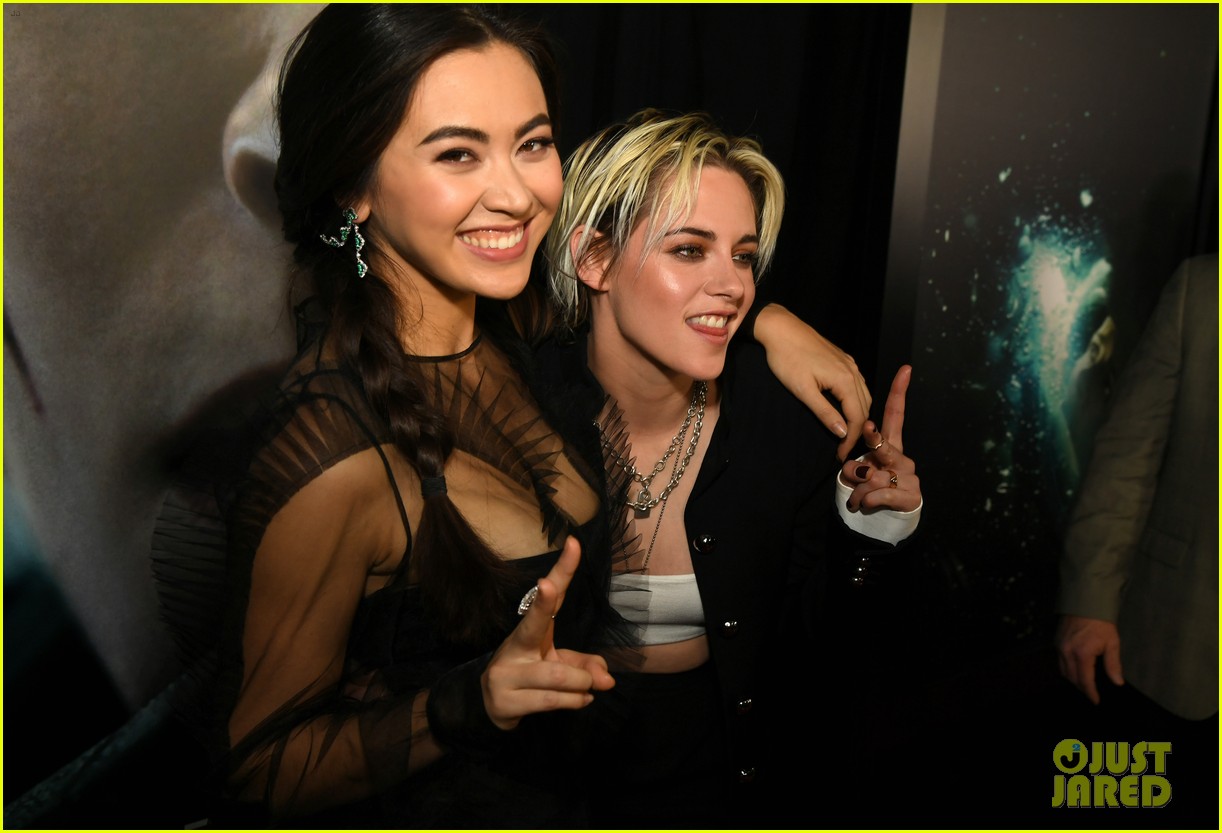 Kristen Stewart Pairs Crop Top With Blazer at 'Underwater' Screening 