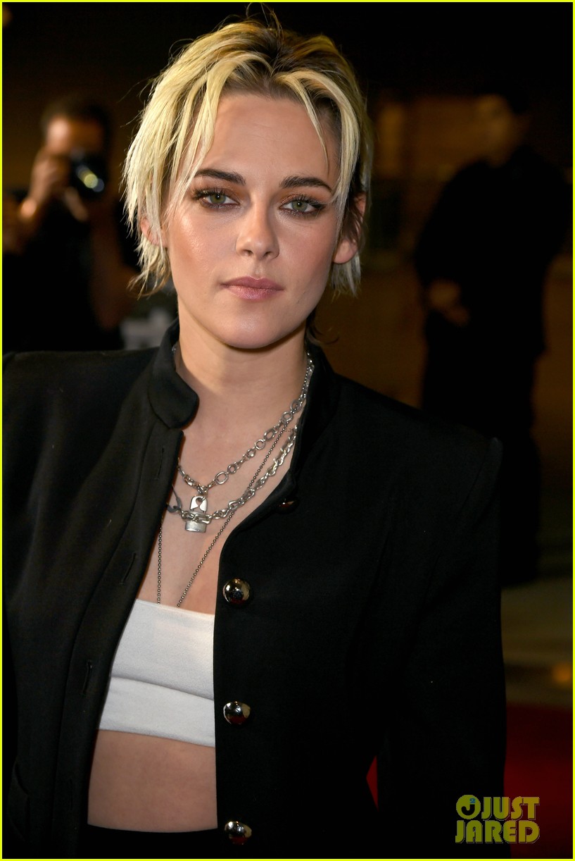 Kristen Stewart Pairs Crop Top With Blazer at 'Underwater' Screening 