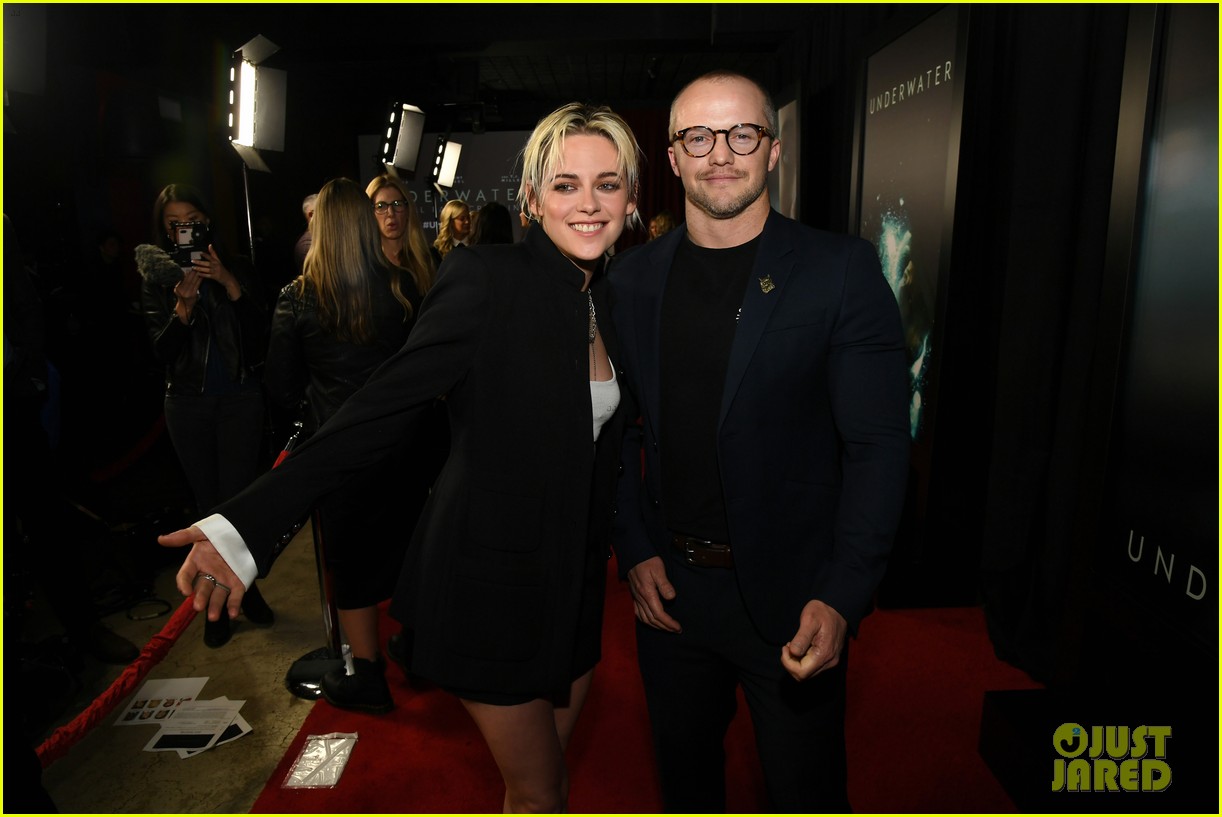 Kristen Stewart Pairs Crop Top With Blazer at 'Underwater' Screening 