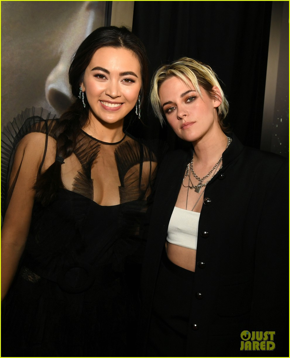 Kristen Stewart Pairs Crop Top With Blazer at 'Underwater' Screening 