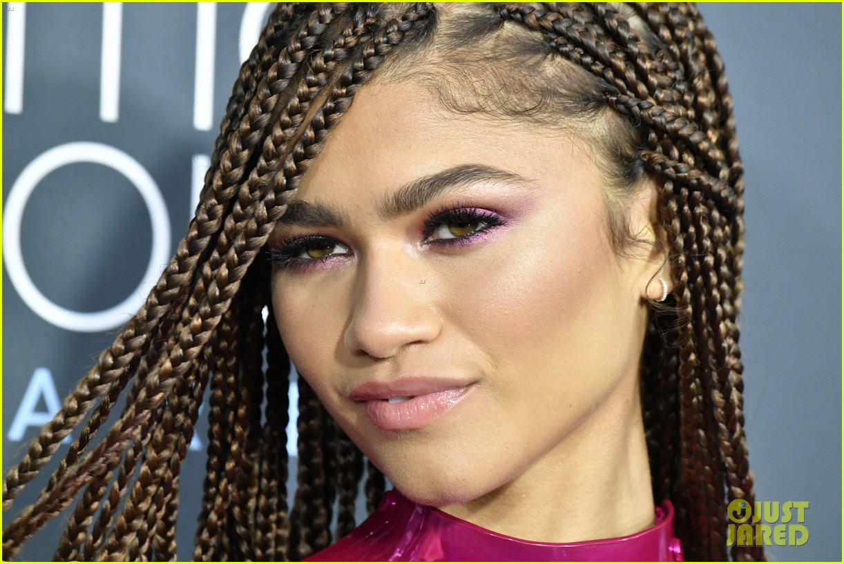 Zendaya is Hot Pink Perfection at Critics' Choice Awards 2020