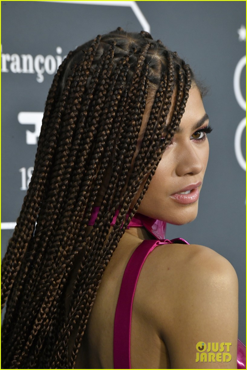 Zendaya is Hot Pink Perfection at Critics' Choice Awards 2020