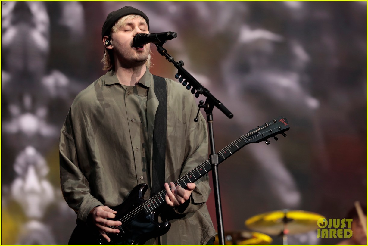 5 Seconds of Summer's Ashton Irwin Goes Shirtless For Australia Fire Fight Concert
