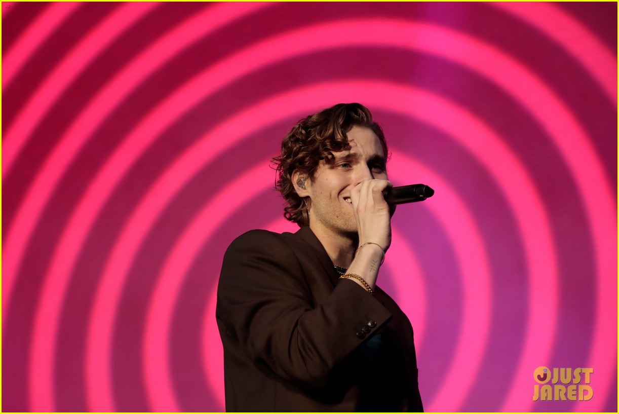 5 Seconds of Summer's Ashton Irwin Goes Shirtless For Australia Fire Fight Concert