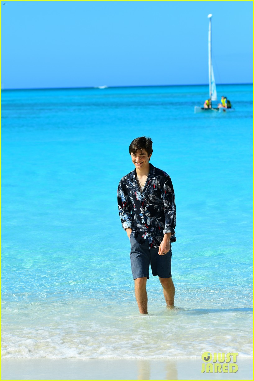 Asher Angel & Annie LeBlanc Looked So Cute On Their Anniversary Trip To Turks & Caicos!