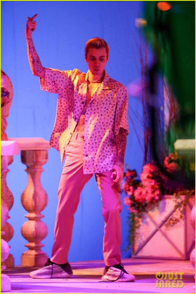 Justin Bieber Teamed Up with a Music Superstar for His Next Song!
