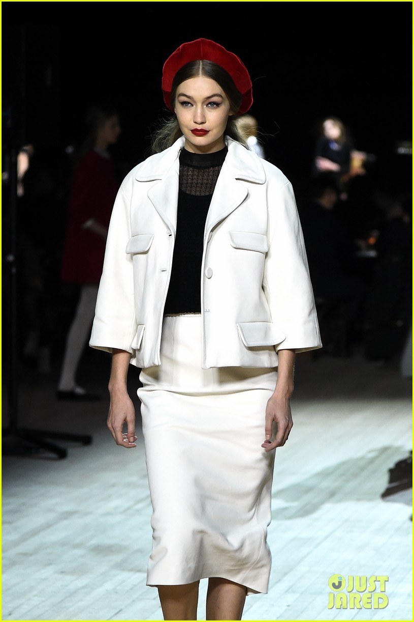 Miley Cyrus Walks in Marc Jacobs Fashion Show Alongside Hadid Sisters!