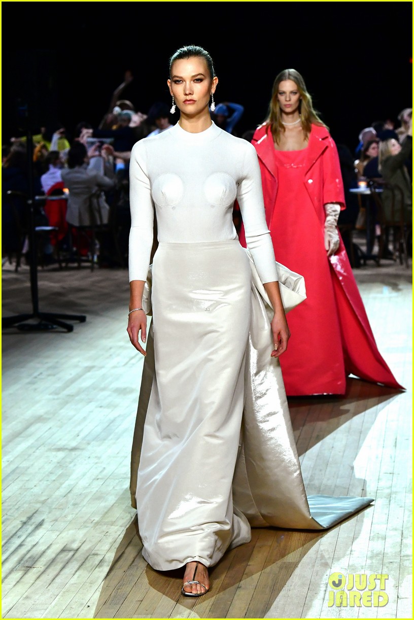 Miley Cyrus Walks in Marc Jacobs Fashion Show Alongside Hadid Sisters!