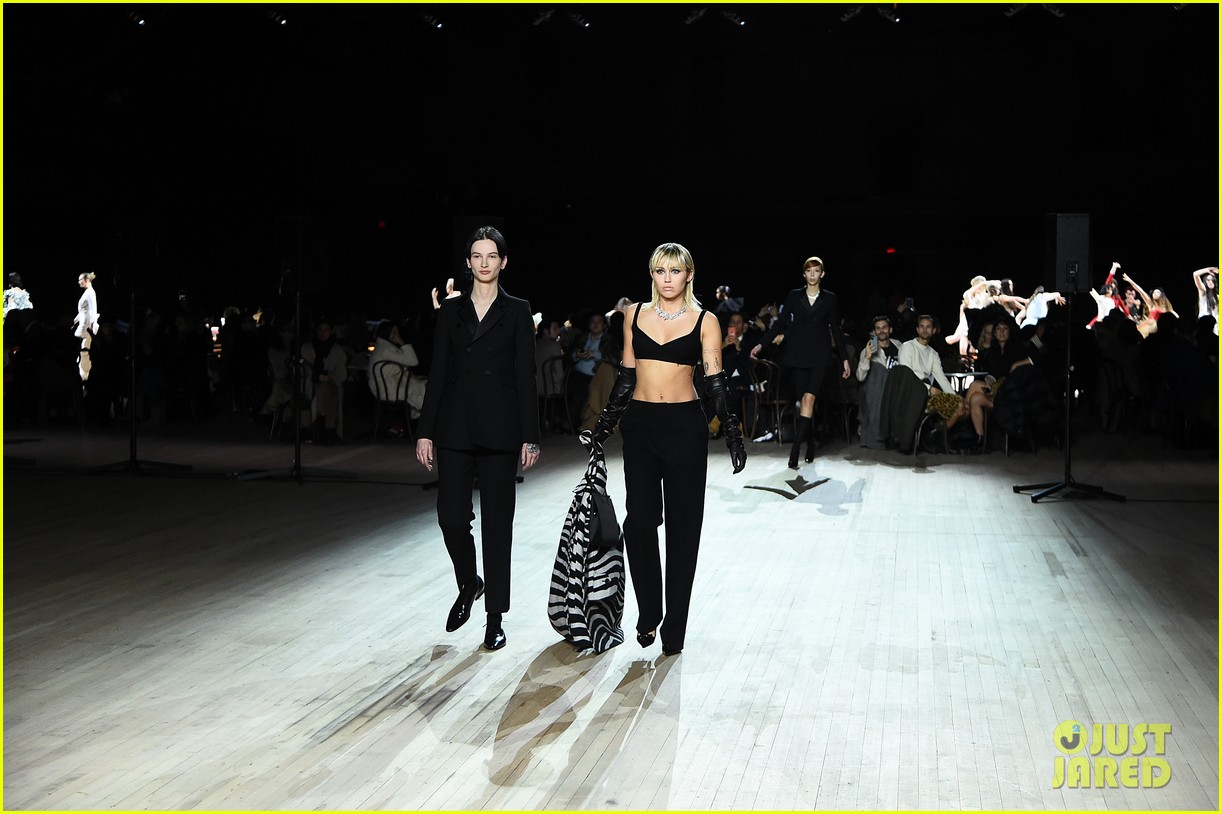 Miley Cyrus Walks in Marc Jacobs Fashion Show Alongside Hadid Sisters!