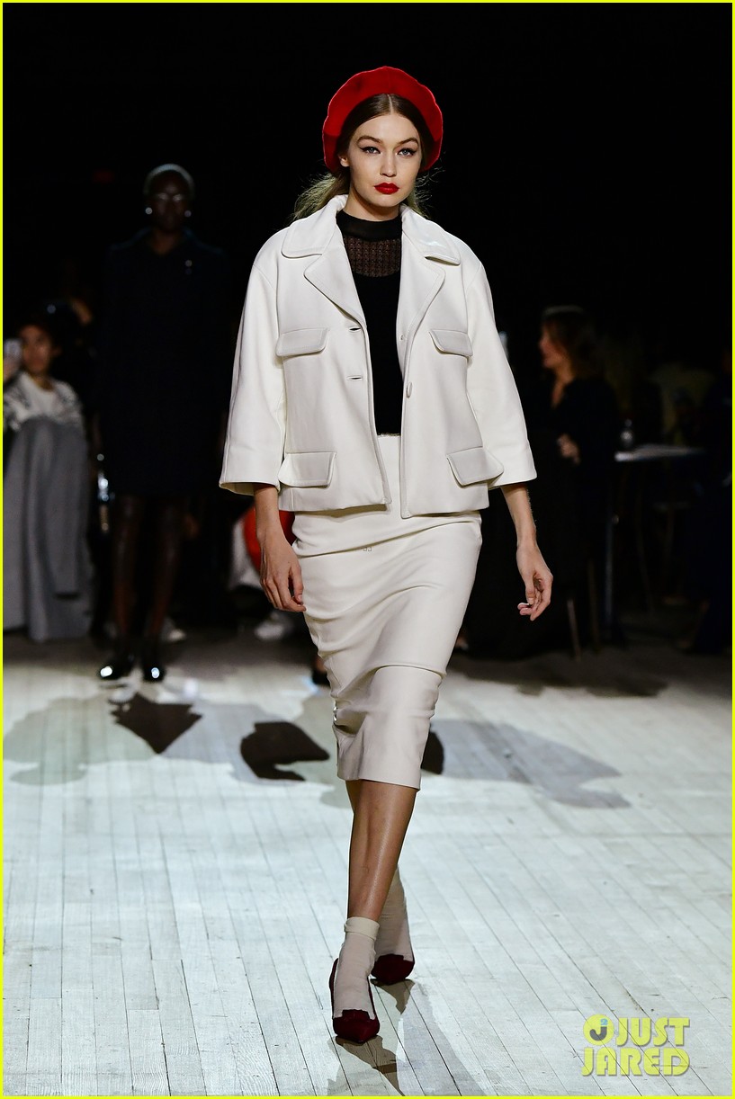 Miley Cyrus Walks in Marc Jacobs Fashion Show Alongside Hadid Sisters!