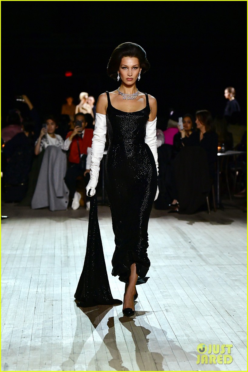 Miley Cyrus Walks in Marc Jacobs Fashion Show Alongside Hadid Sisters!