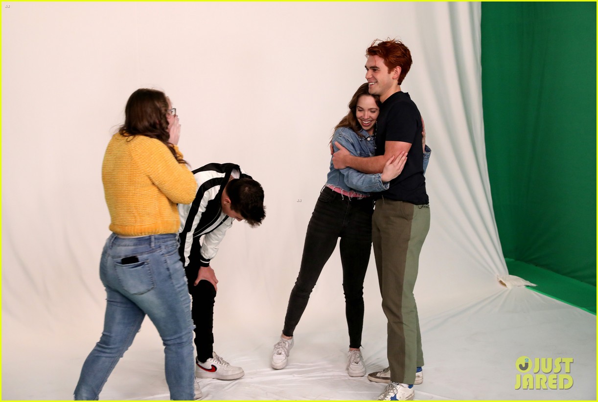KJ Apa Gets Scared By His 'Riverdale' Character Archie On 'The Ellen Show' - Watch Now!