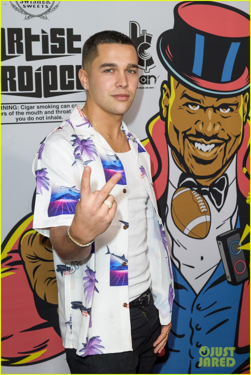 Austin Mahone Suits Up in Red for GQ Sports Dinner in Miami