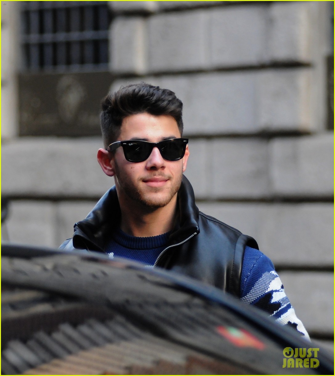 Nick Jonas & Priyanka Chopra Enjoy Valentine's Day Lunch in Milan