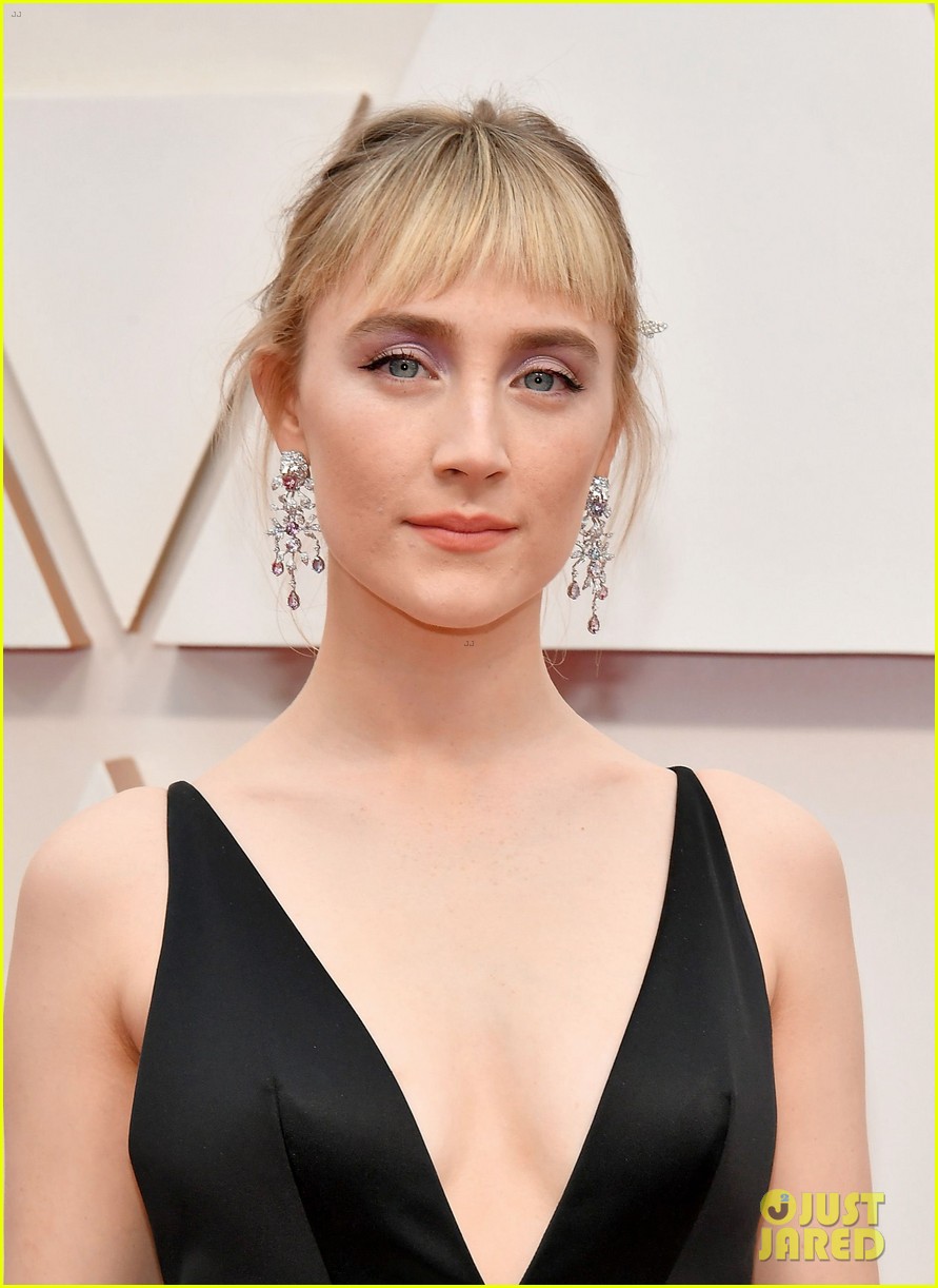 Saoirse Ronan Wows in Gucci at Oscars 2020!