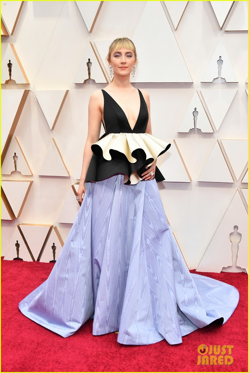 Saoirse Ronan Wows in Gucci at Oscars 2020!