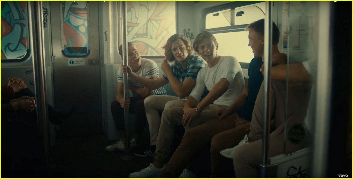 One Direction Gets a Shout Out in 5SOS 'Old Me' Video
