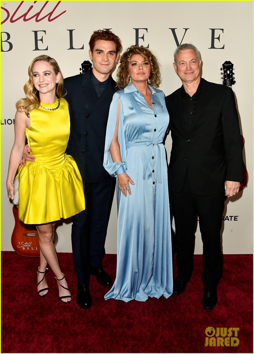 KJ Apa Gets a Lift from Charles Melton at 'I Still Believe' Premiere!
