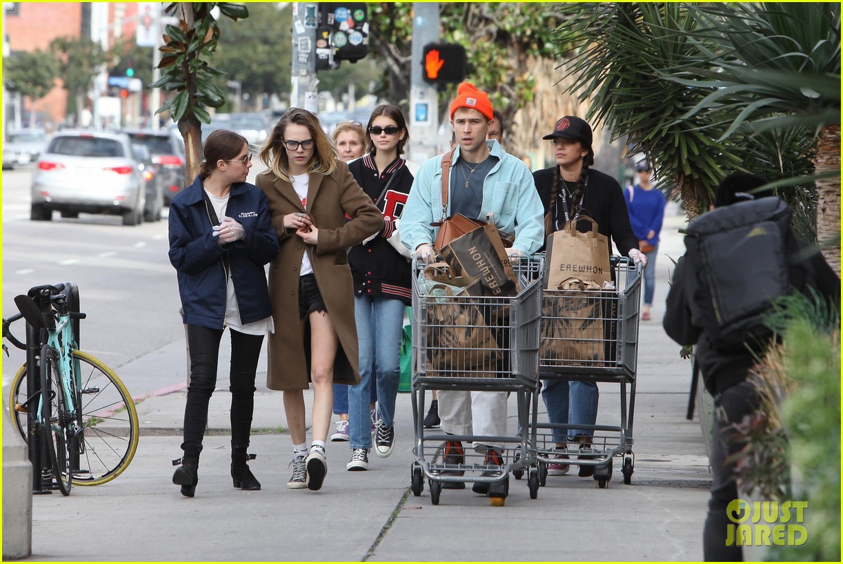Ashley Benson & Cara Delevingne Team Up with Kaia Gerber To Stock Up On Groceries!