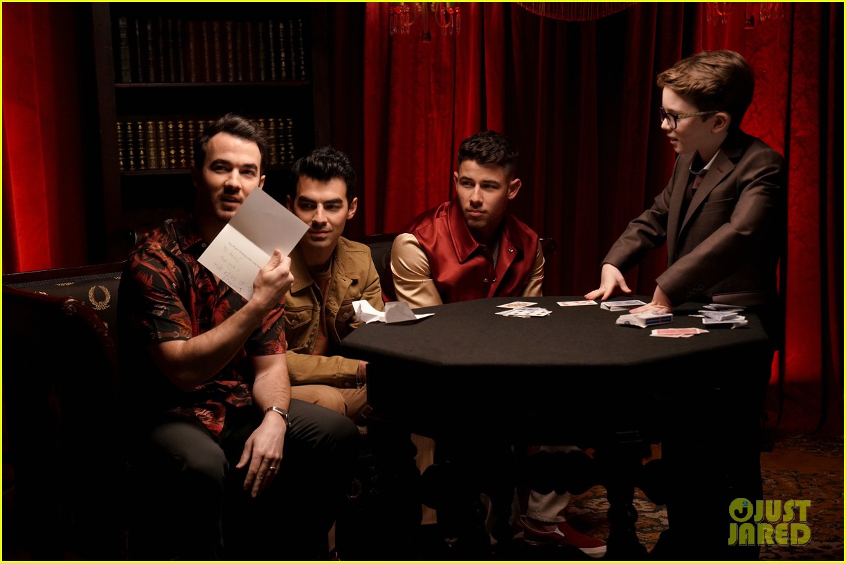 Jonas Brothers Get Magic Show From Child Magician Aidan McCann - Watch!