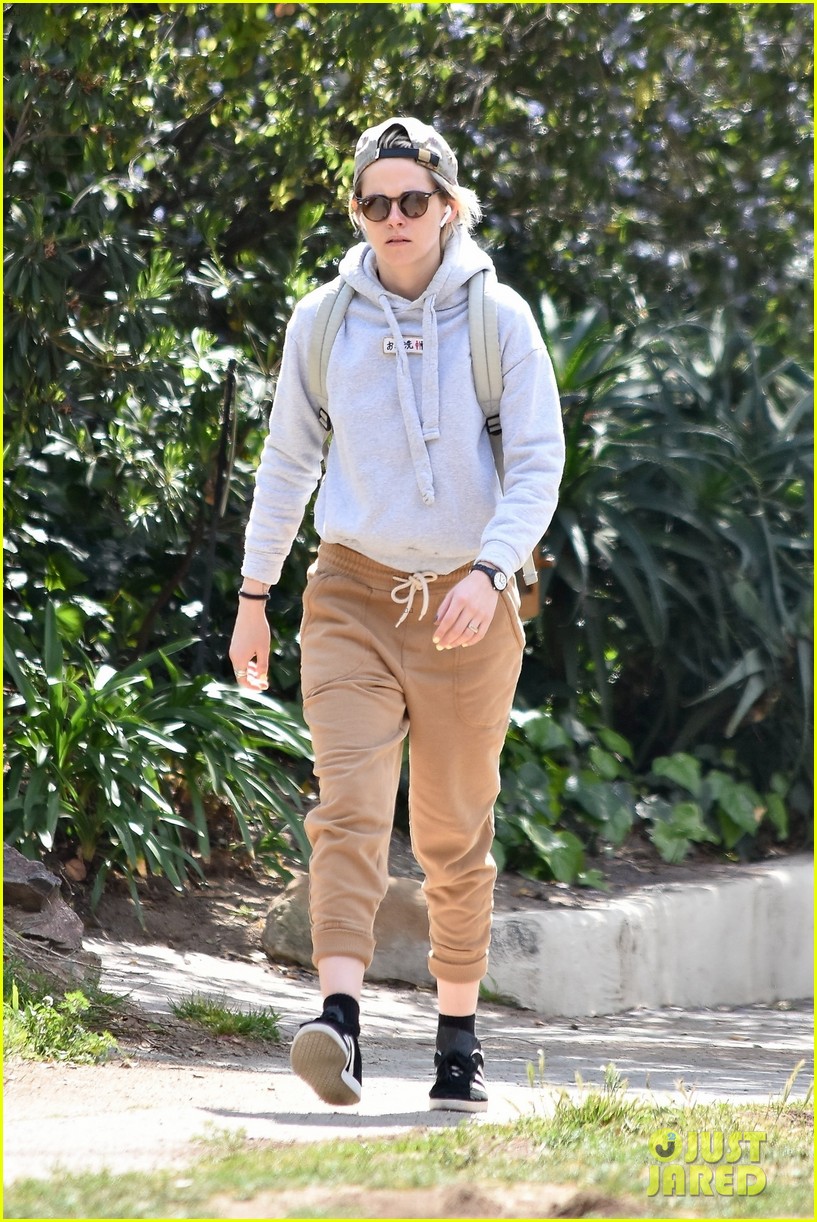 Kristen Stewart Enjoys Lunch Date with Girlfriend Dylan Meyer!