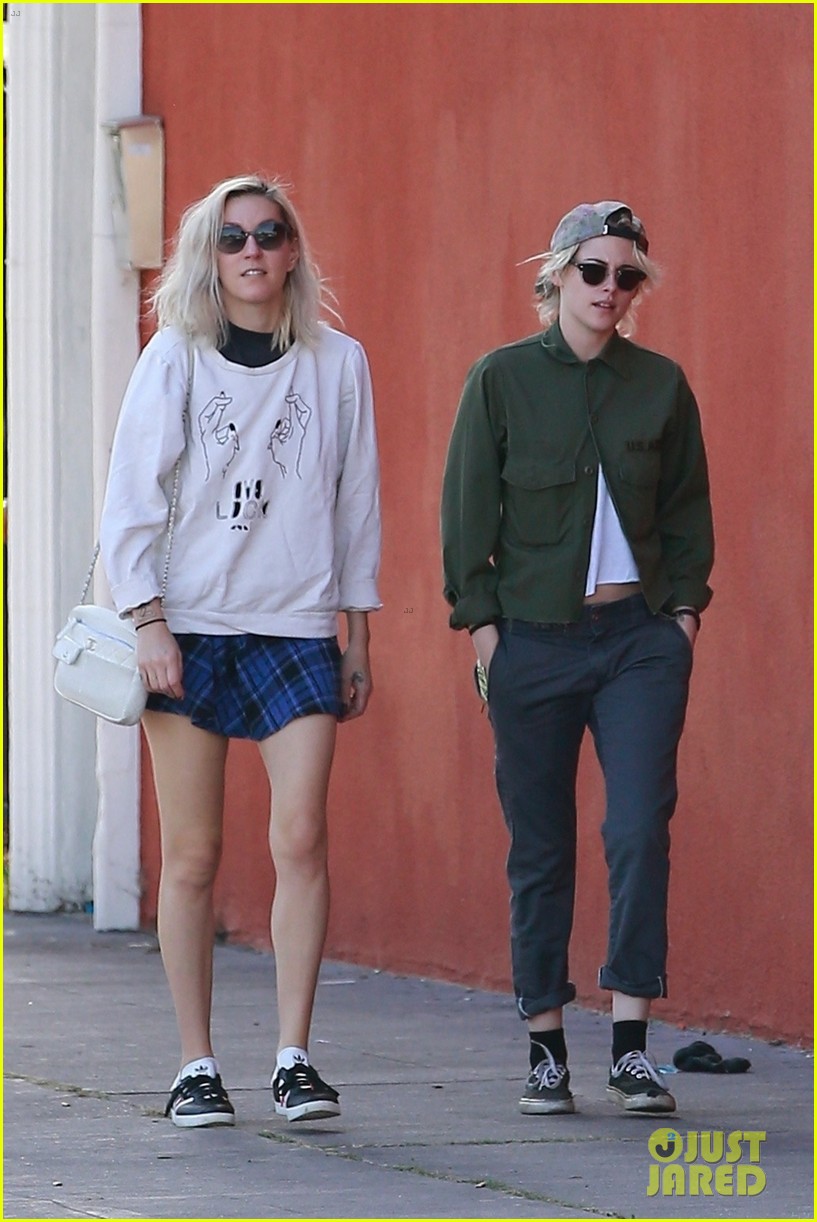 Kristen Stewart Enjoys Lunch Date with Girlfriend Dylan Meyer!