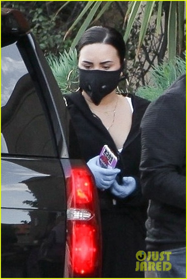 Demi Lovato Steps Out Wearing a Mask & Gloves Amid Coronavirus Pandemic