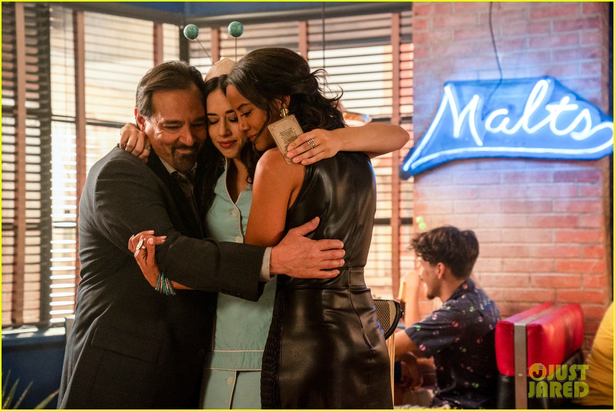 'Roswell, New Mexico' Returns For Season 2 Tonight!