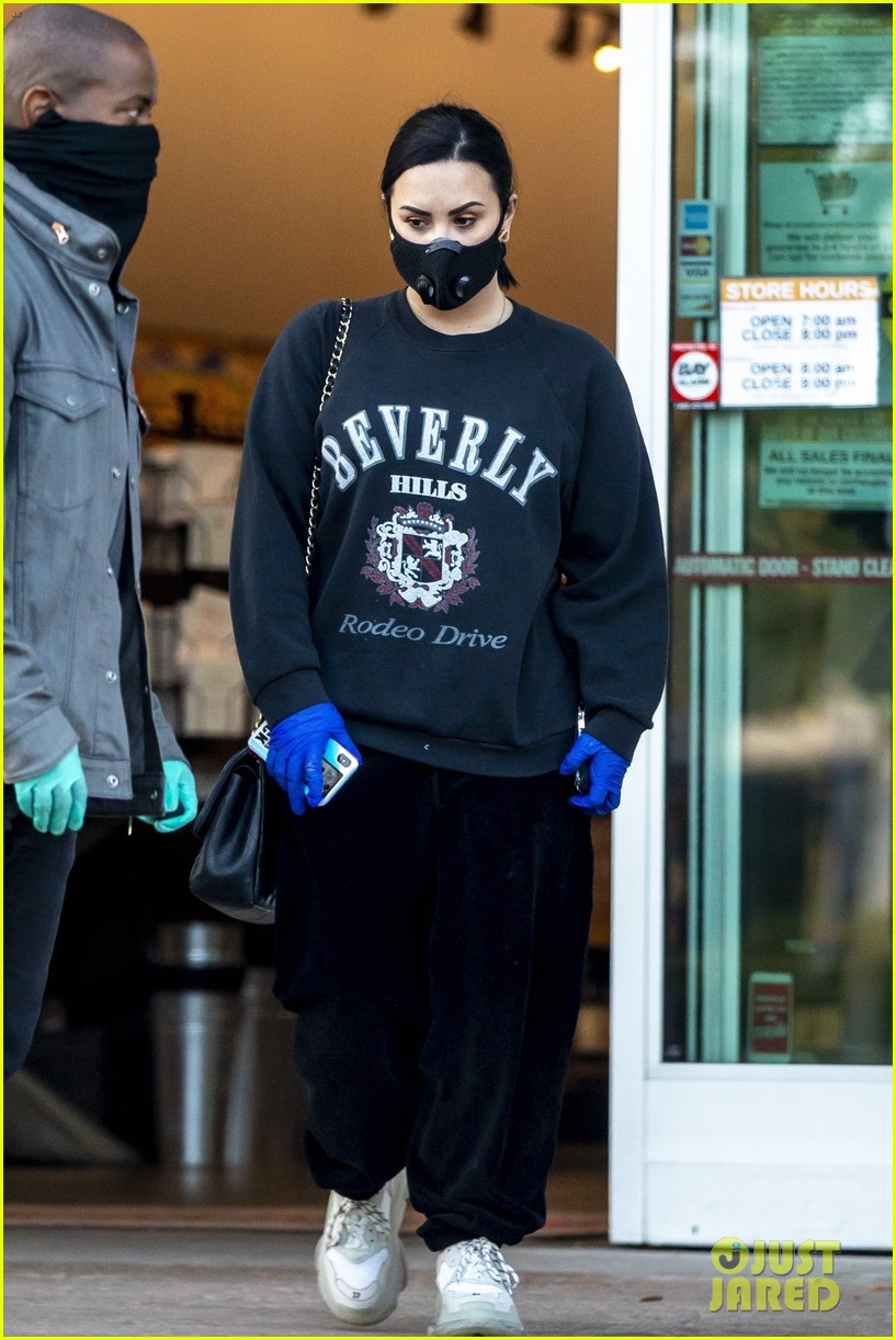 Demi Lovato & Boyfriend Max Ehrich Wear Masks While Grocery Shopping