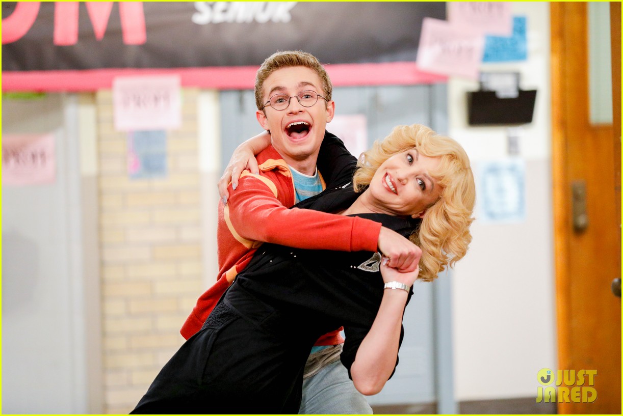 Sean Giambrone & Sadie Stanley Get Ready For Prom On 'The Goldbergs' Season Finale!