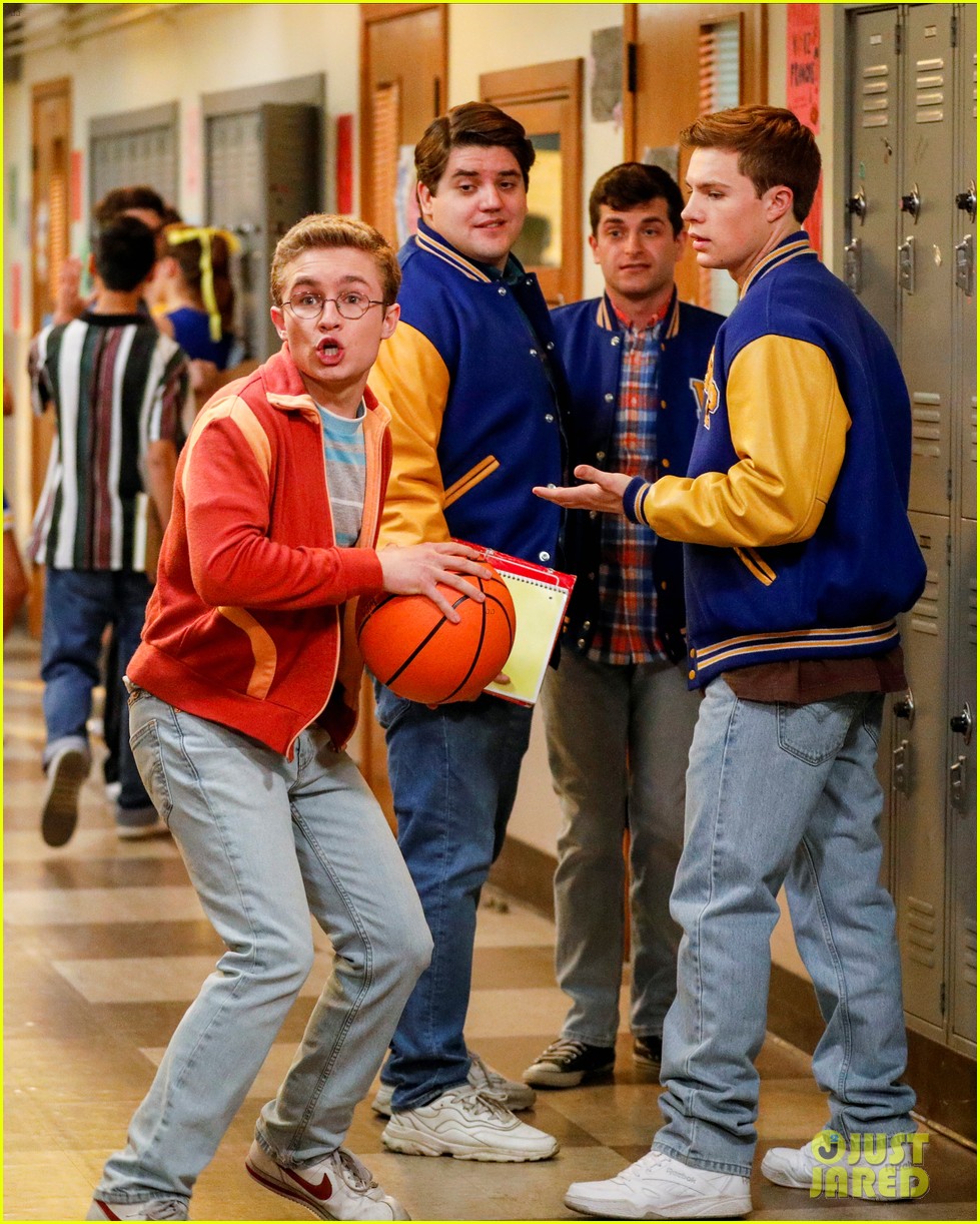 Sean Giambrone & Sadie Stanley Get Ready For Prom On 'The Goldbergs' Season Finale!
