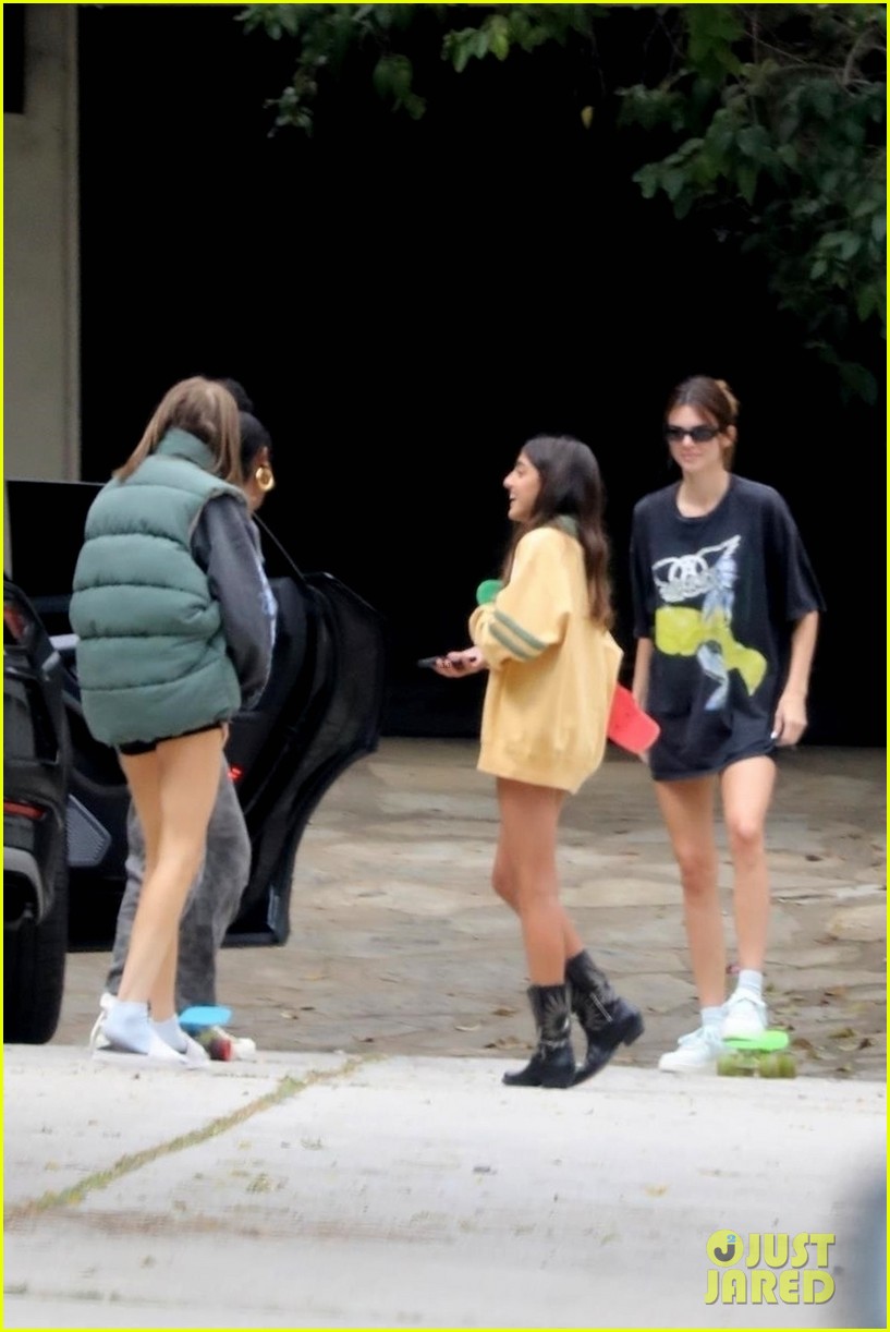 Kendall Jenner Goes Skateboarding With Friends in LA