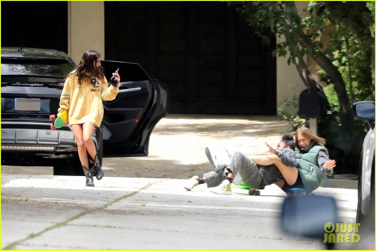 Kendall Jenner Goes Skateboarding With Friends in LA