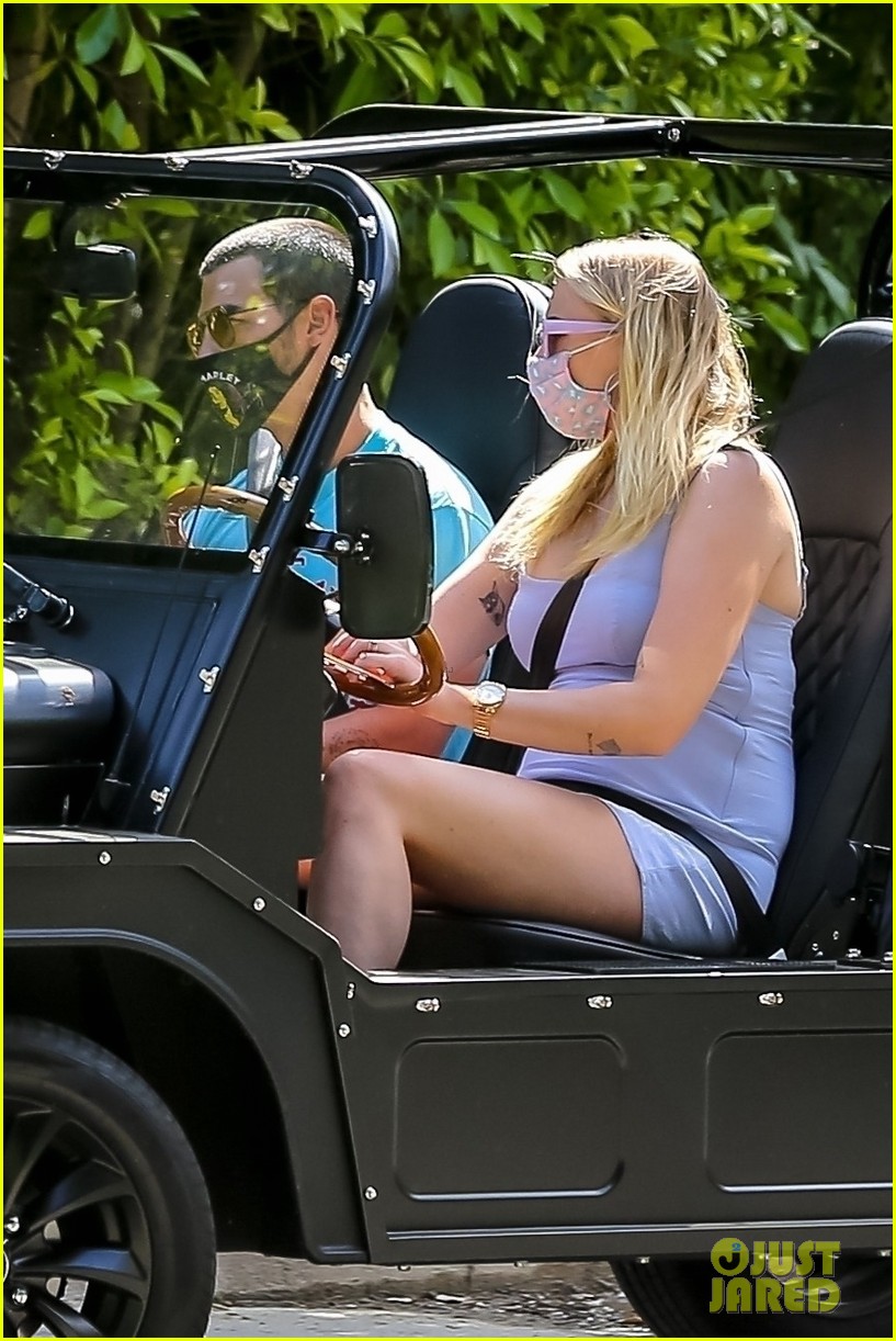 Pregnant Sophie Turner Shows Off Her Baby Bump on a Drive!